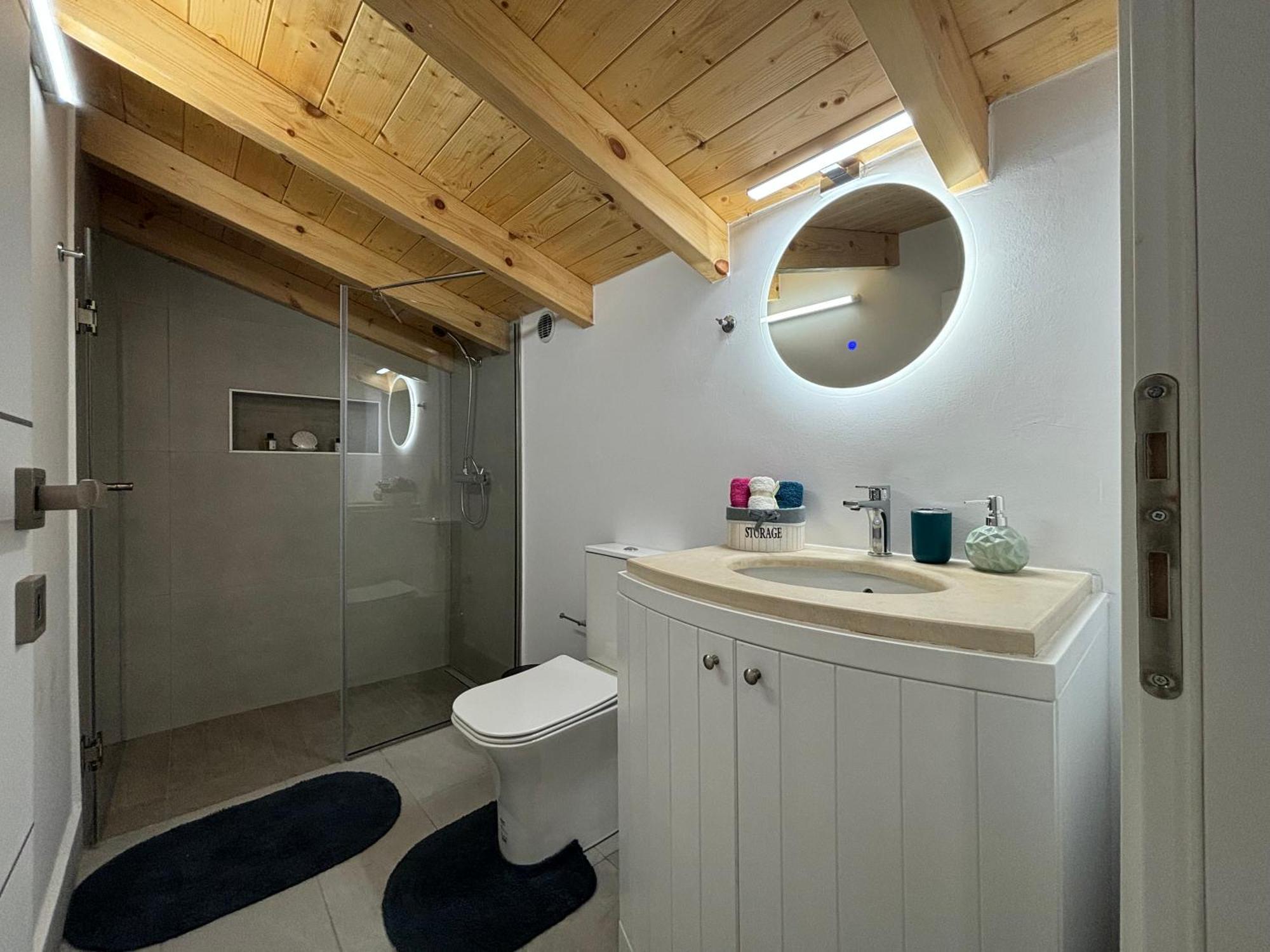 Mayflower Apartment *